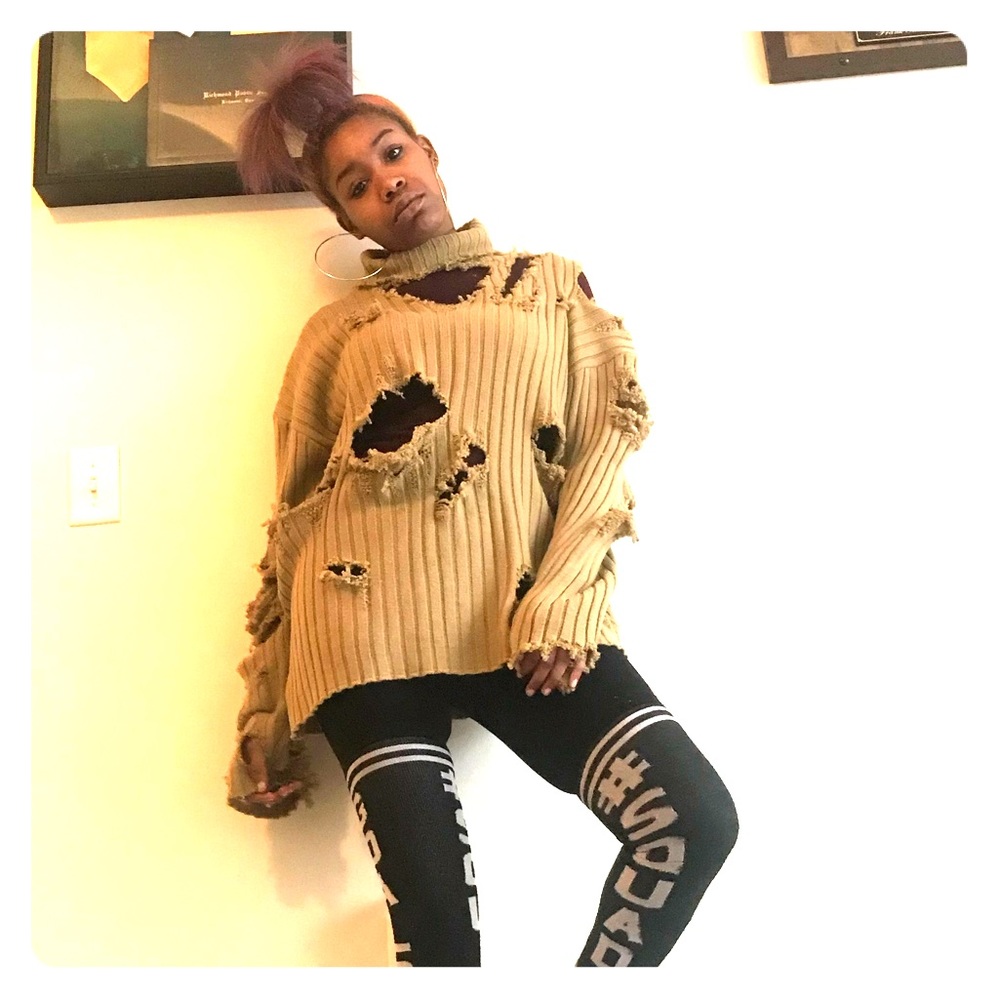 Distressed turtle neck sweater ‼️